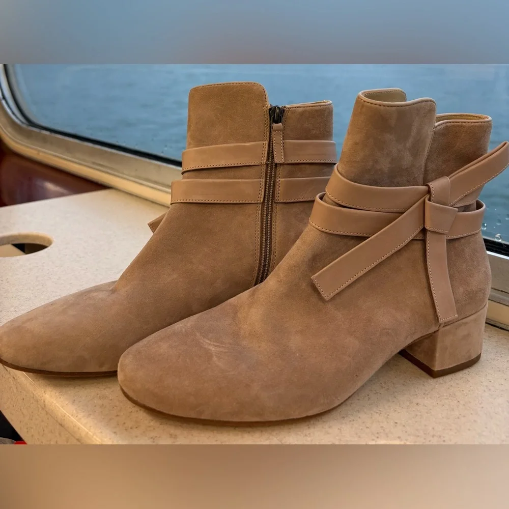 NWOT Entienne Aigner Tempest Suede Boot in Hazelnut w 1 3/4” Heel & Side Zip 8M - Picture 5 of 13